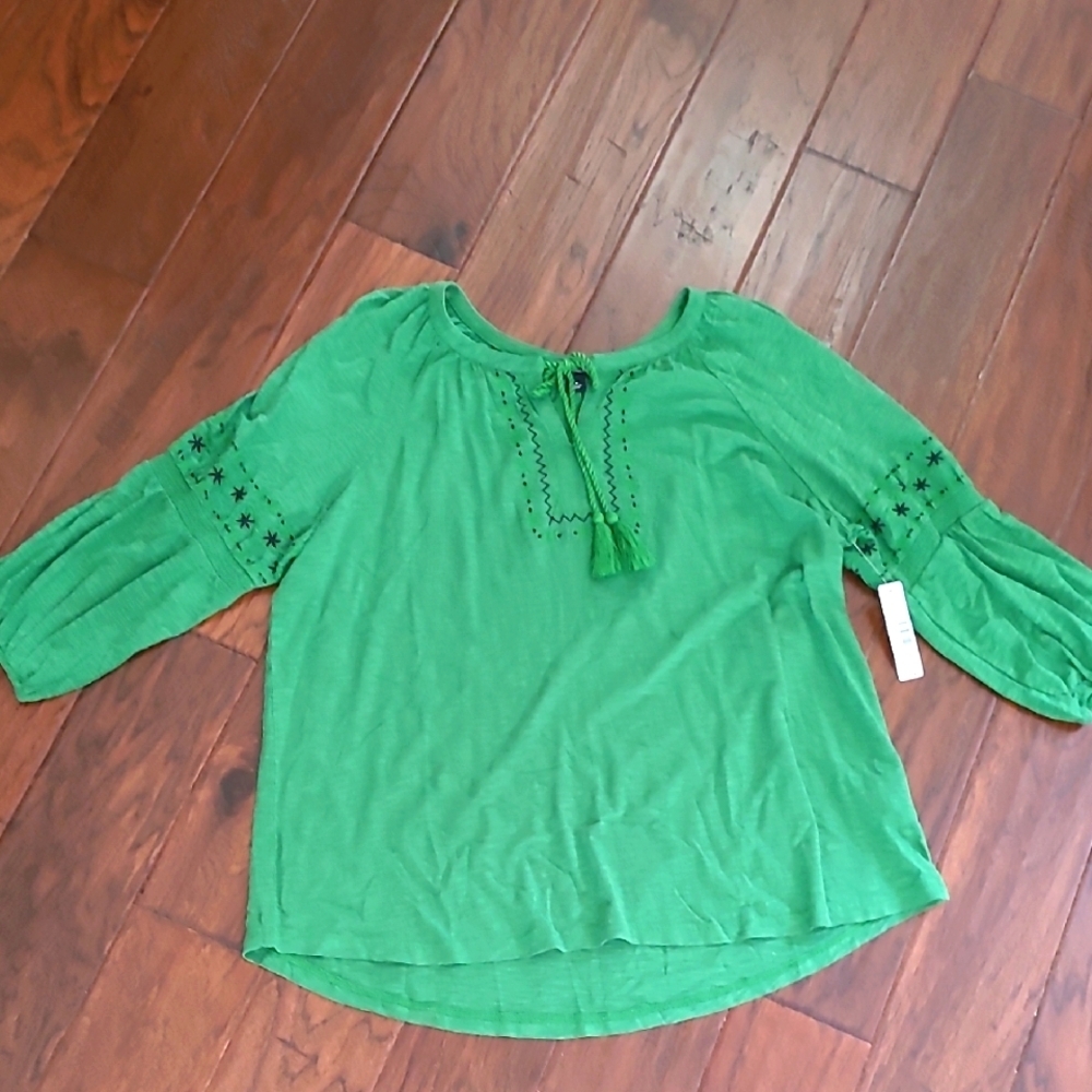 NWT New Directions women's green boho top with Embroidery size Medium